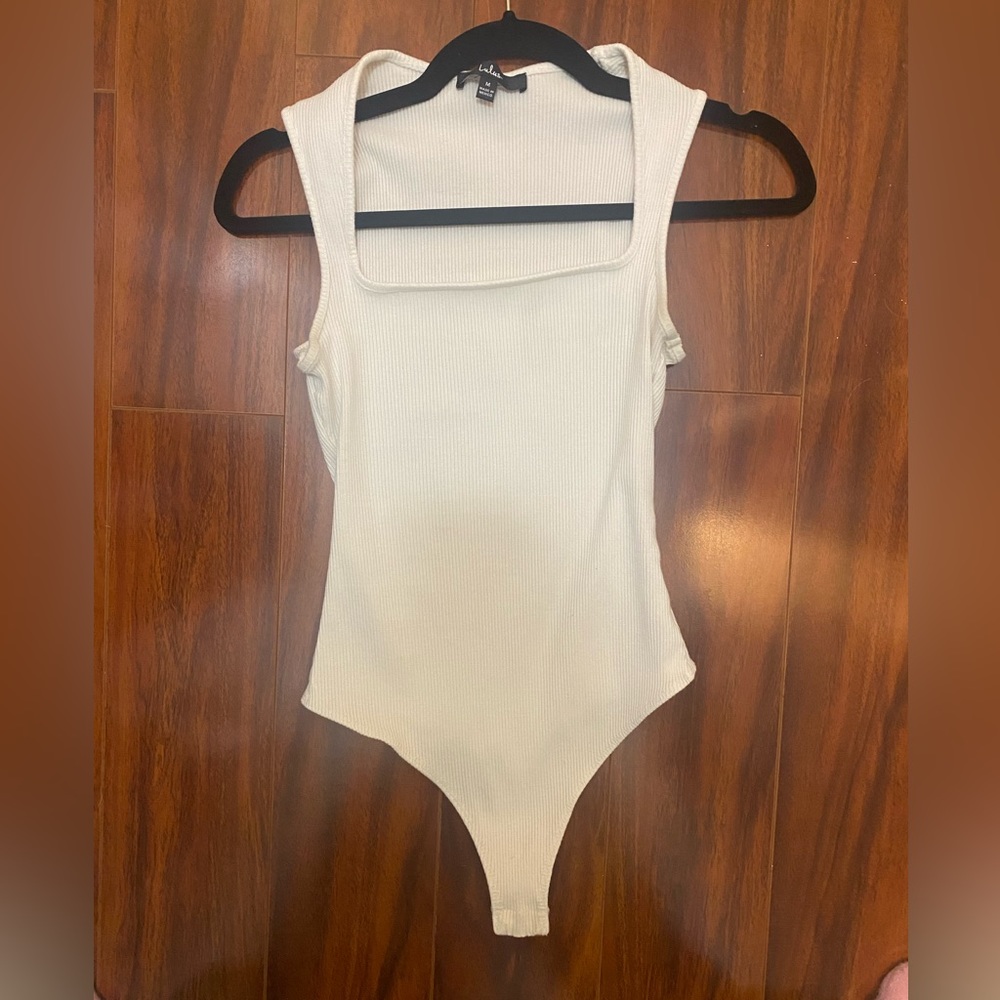 Lulu’s Square Neck Ribbed body suit